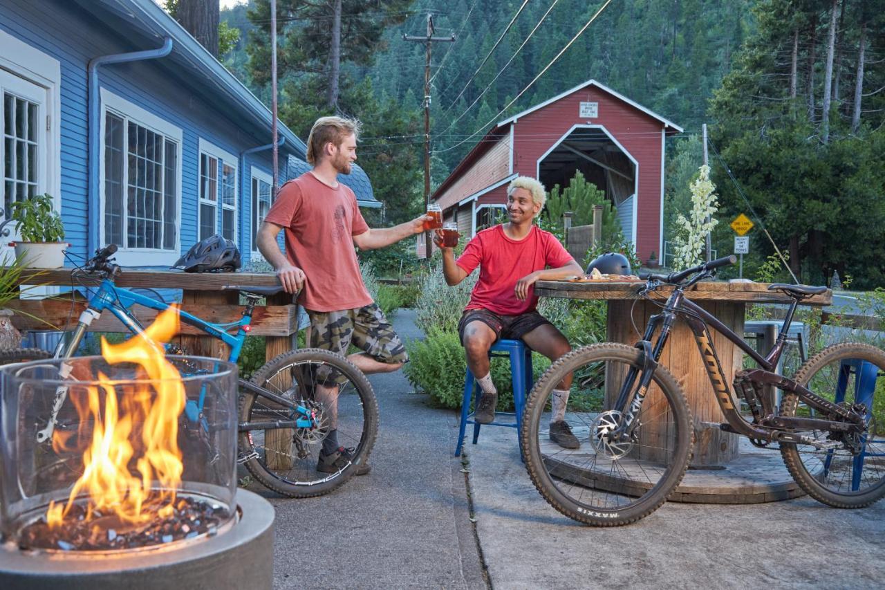 Westfir Lodge & Mountain Market Oakridge Extérieur photo