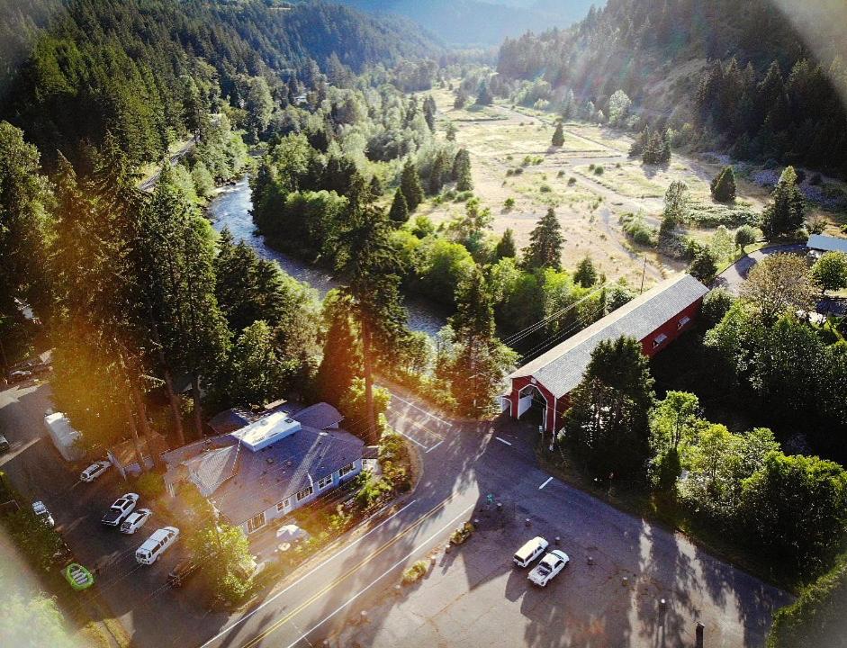 Westfir Lodge & Mountain Market Oakridge Extérieur photo
